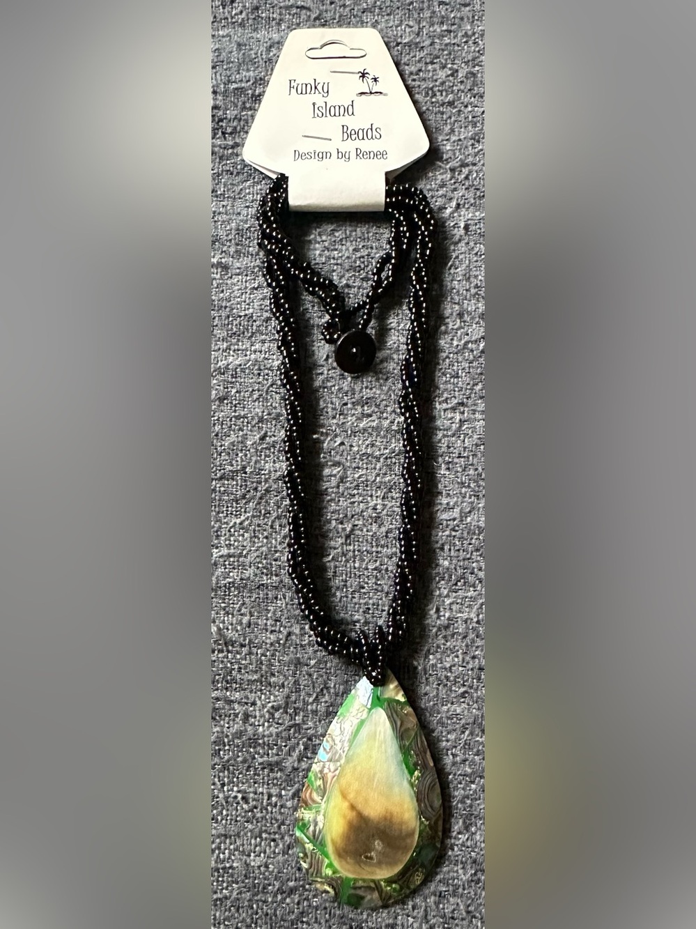 FUNKY ISLAND BEADS Green and Gold Teardrop Pendant Necklace
